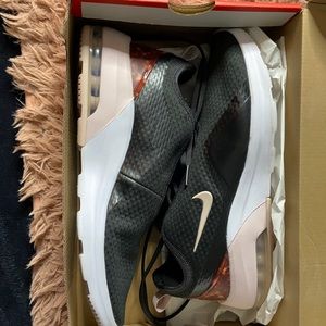 Women’s Nike Air Max Motion 2